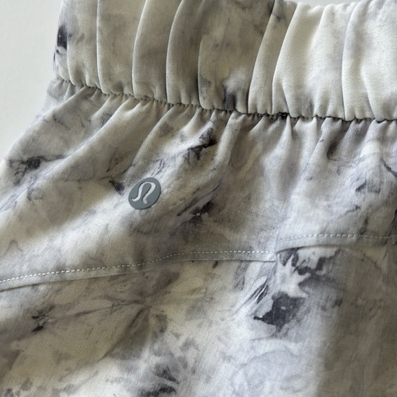 Lululemon Flat-Front Relaxed Short 4.5" - Picture 6 of 6